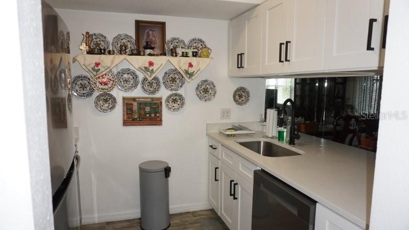 Listing photo id 1 for 5434 Chad Place 14