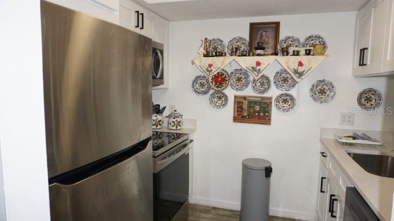 Listing photo id 2 for 5434 Chad Place 14