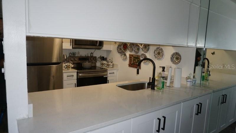 Listing photo id 3 for 5434 Chad Place 14