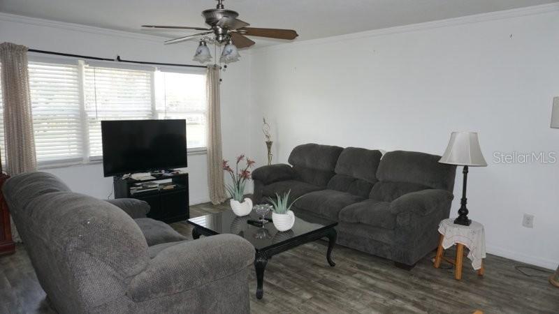 Listing photo id 4 for 5434 Chad Place 14