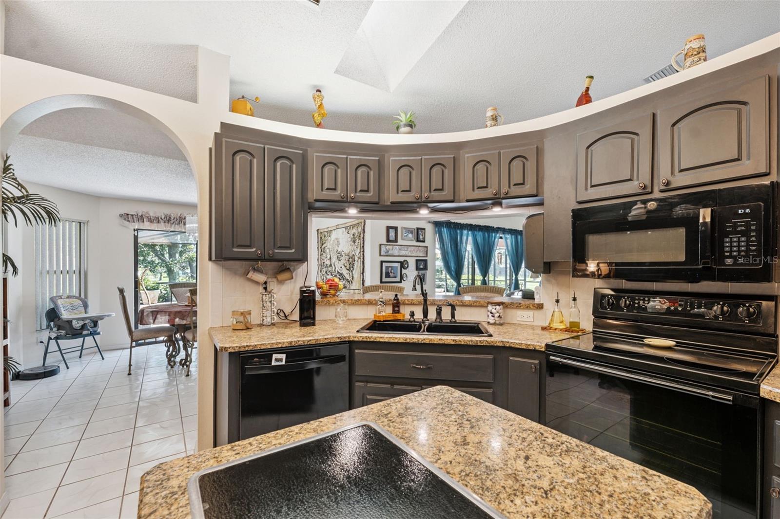 Image 11 of 53 For 12295 Clarendon Court