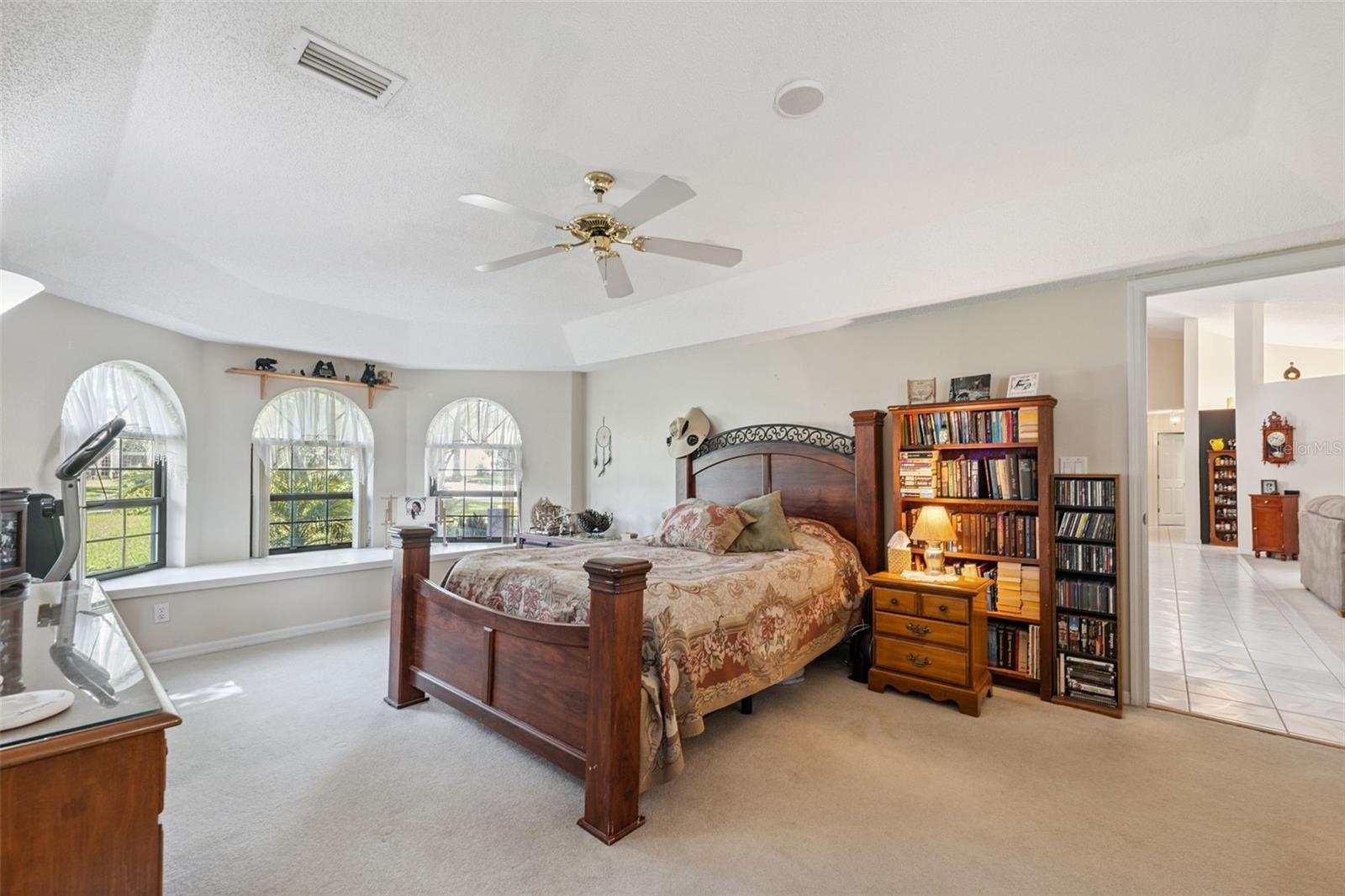Image 15 of 53 For 12295 Clarendon Court