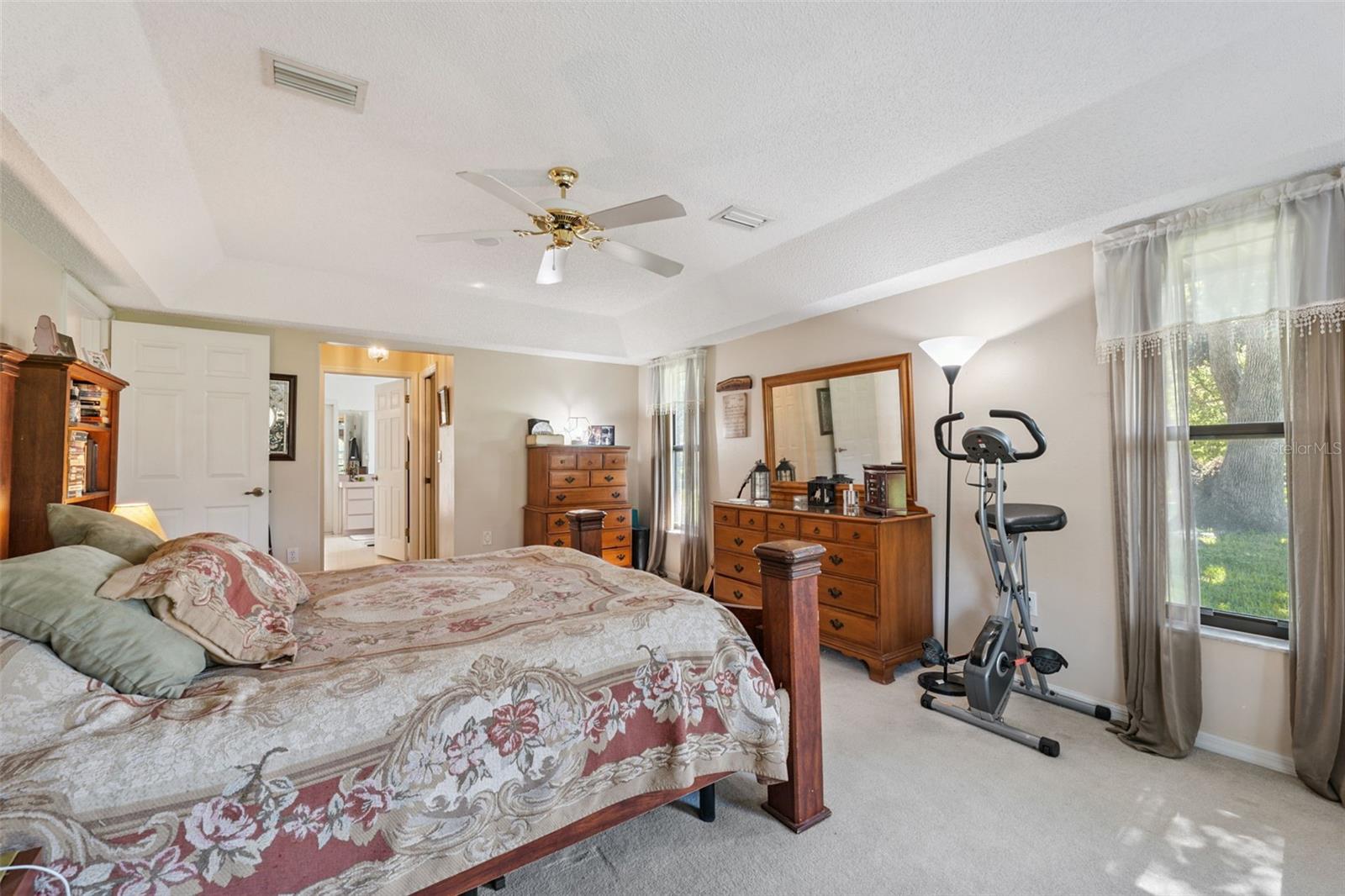 Image 16 of 53 For 12295 Clarendon Court