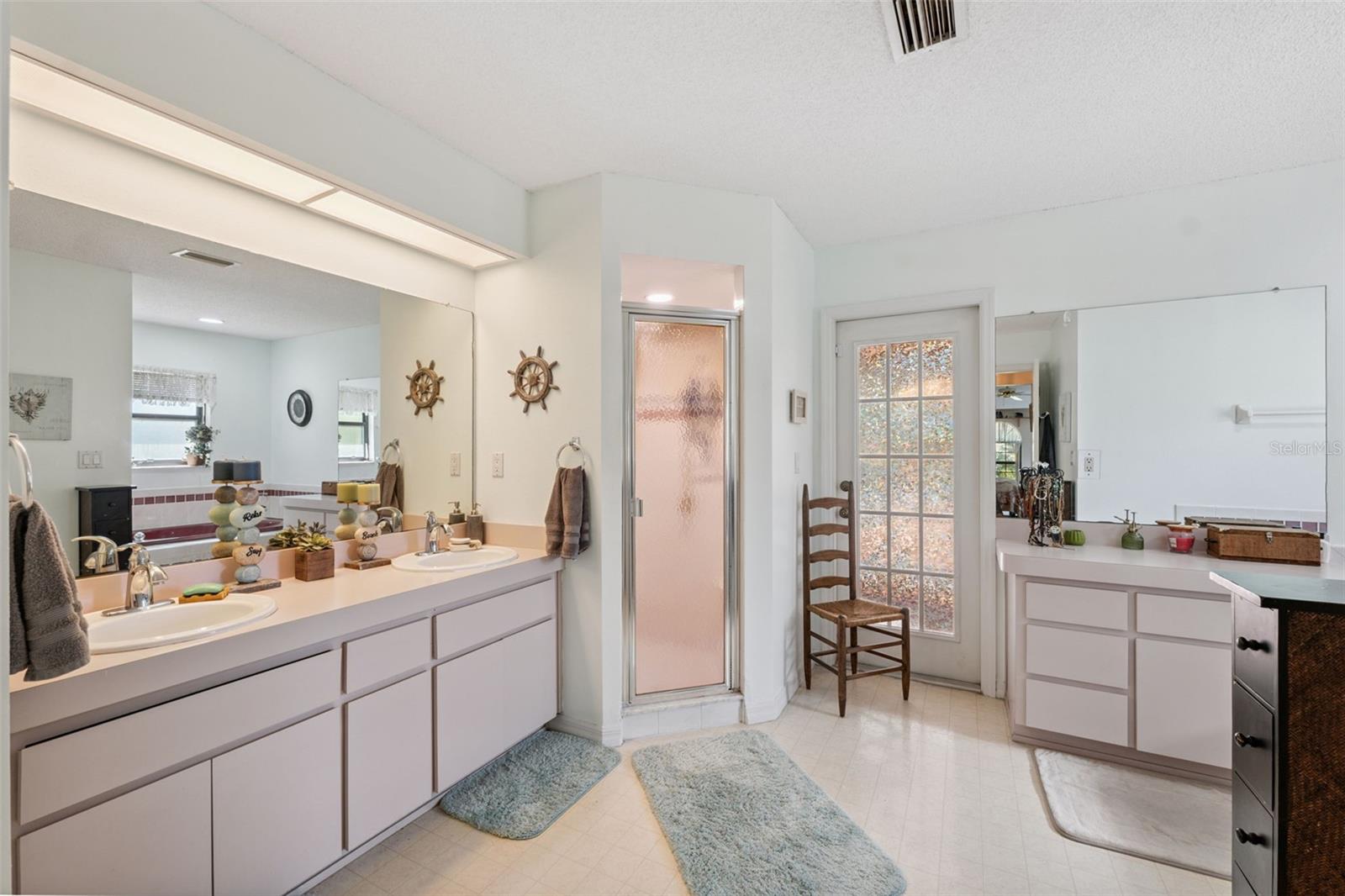 Image 17 of 53 For 12295 Clarendon Court