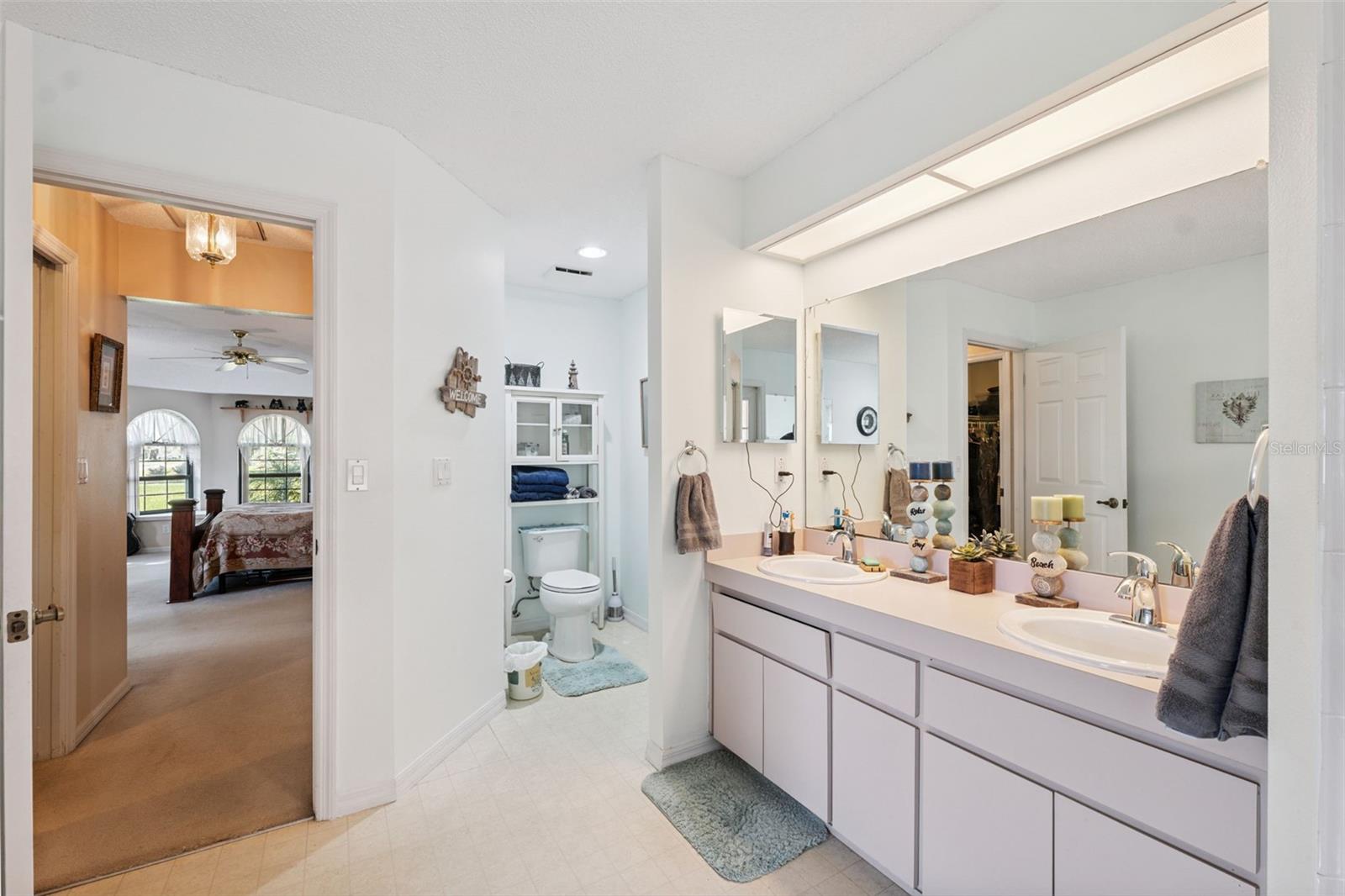 Image 20 of 53 For 12295 Clarendon Court