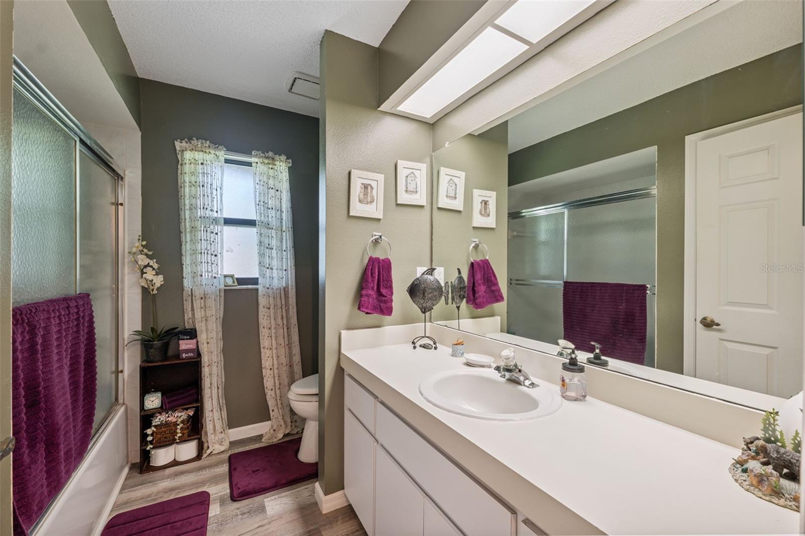 Image 24 of 53 For 12295 Clarendon Court