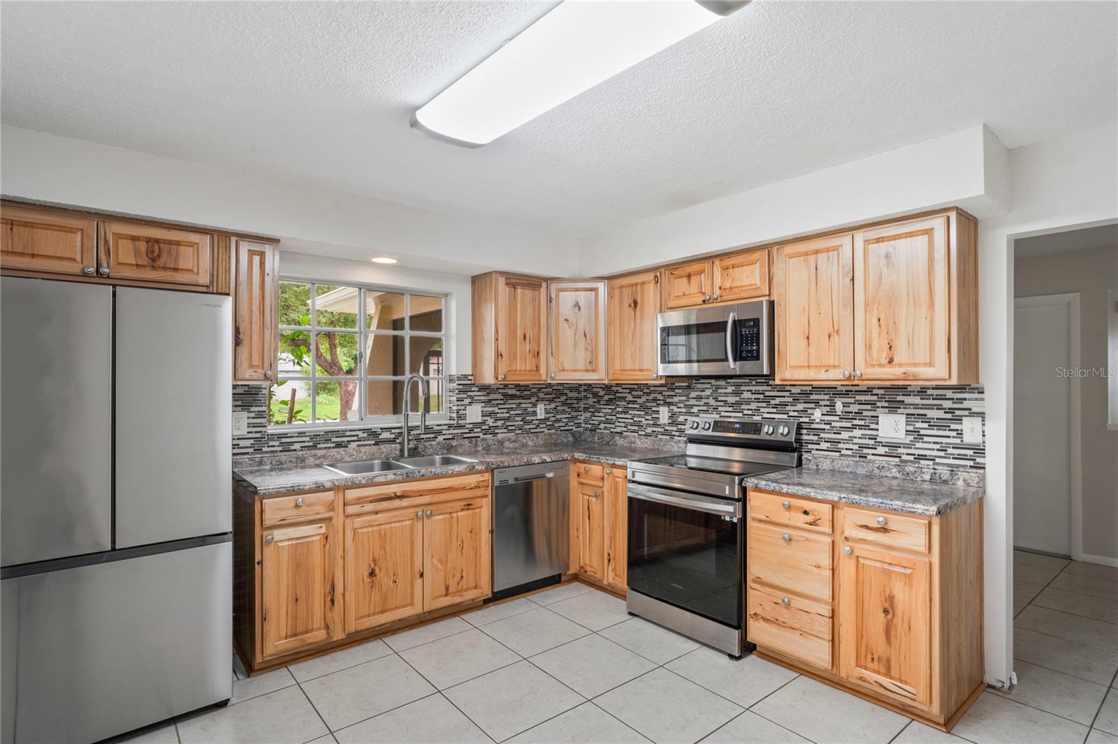 Image 11 of 60 For 1131 Bentley Avenue