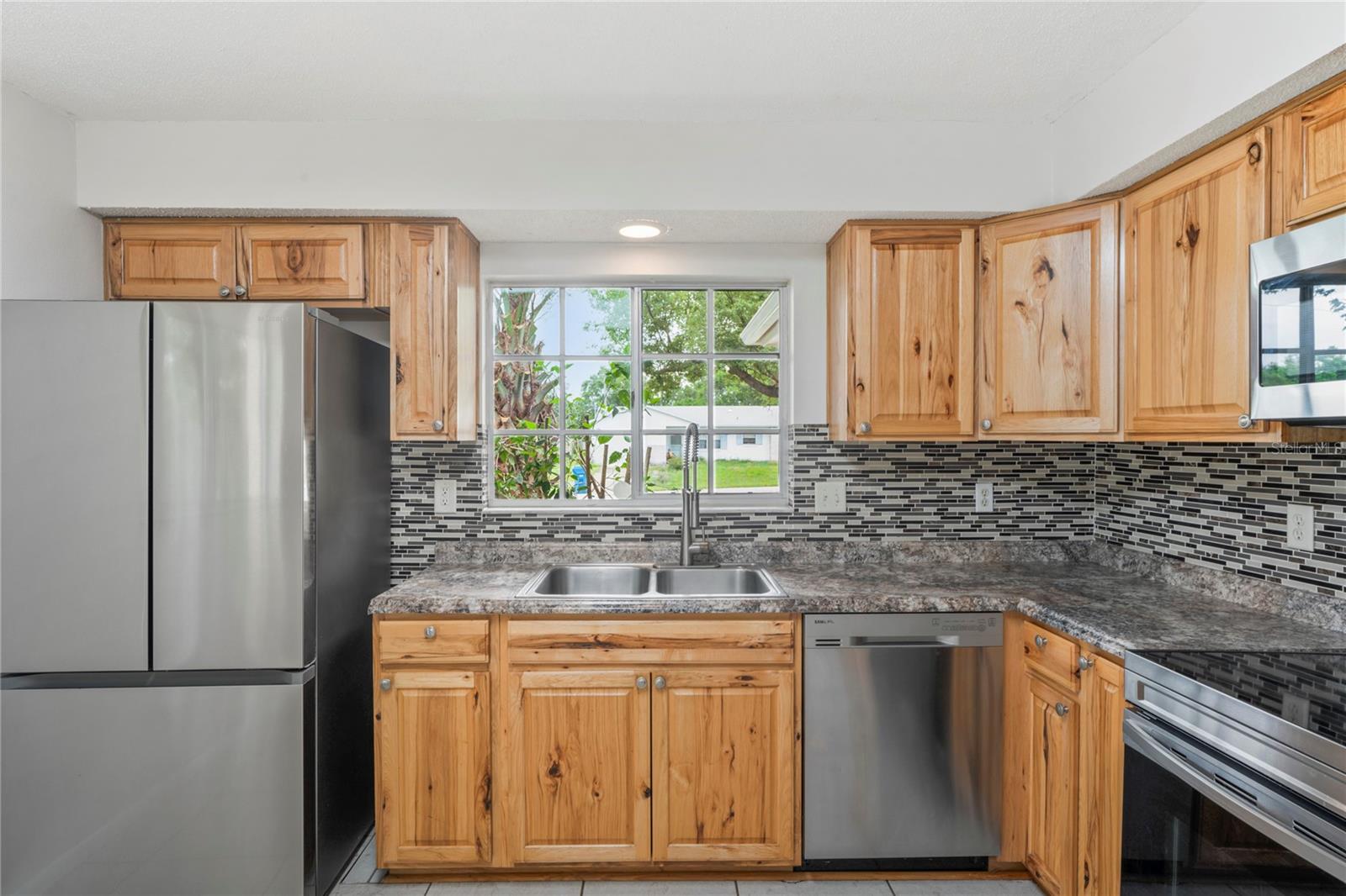 Image 13 of 60 For 1131 Bentley Avenue