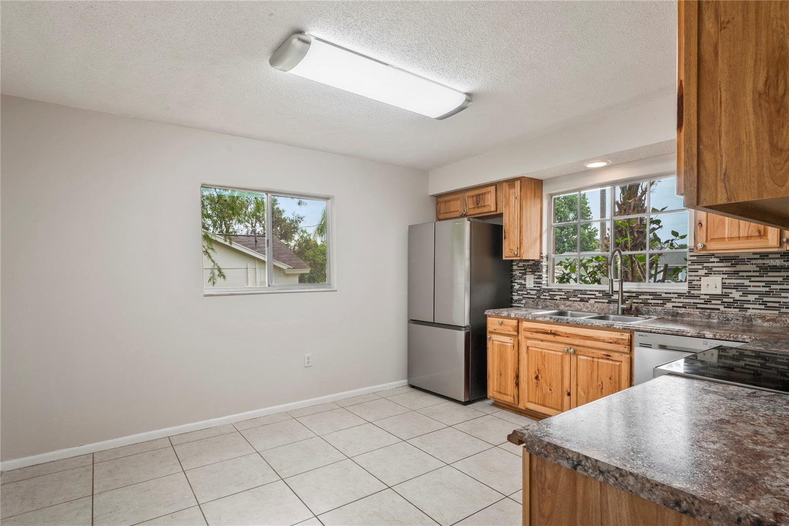 Image 15 of 60 For 1131 Bentley Avenue