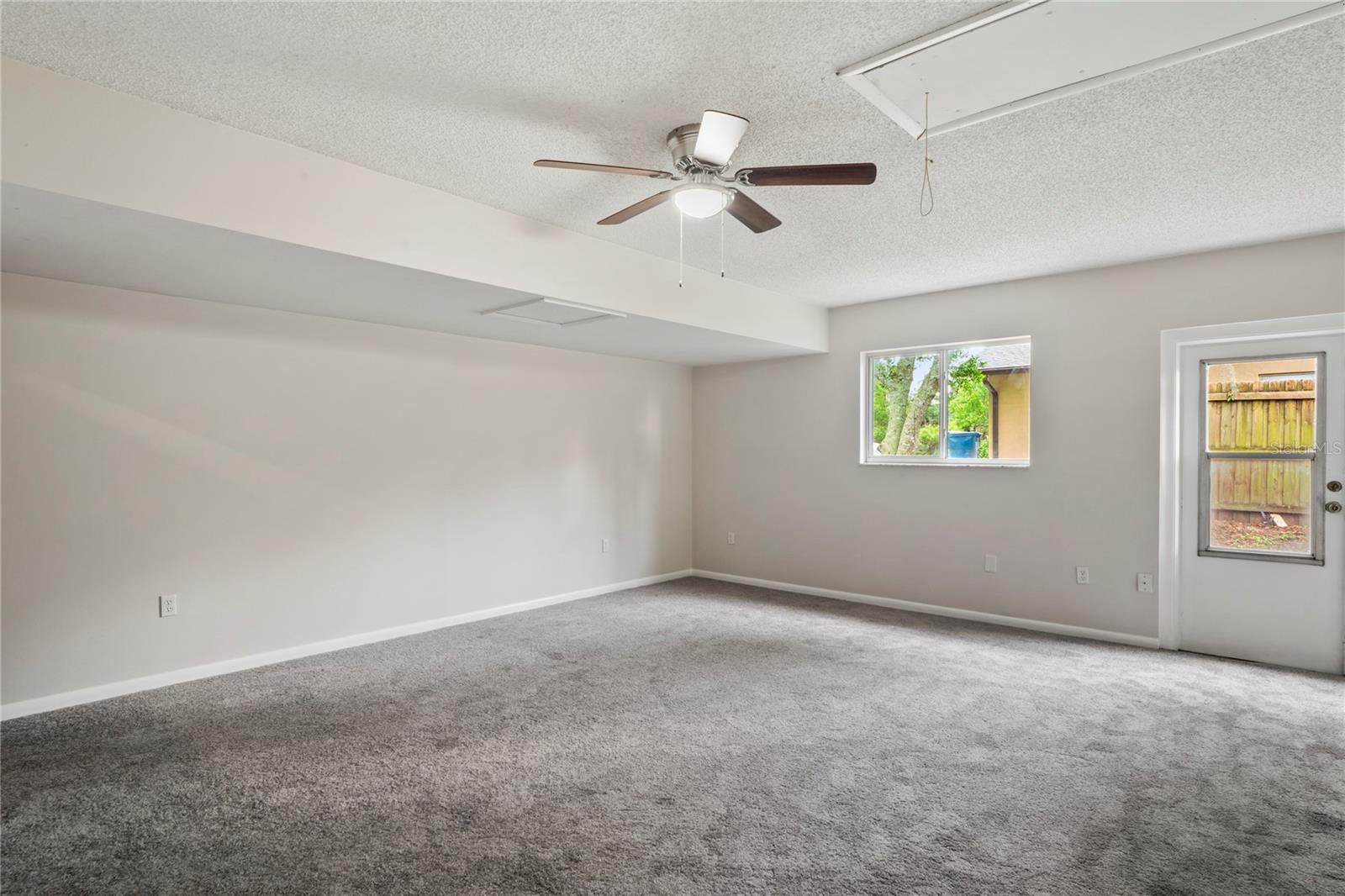 Image 16 of 60 For 1131 Bentley Avenue
