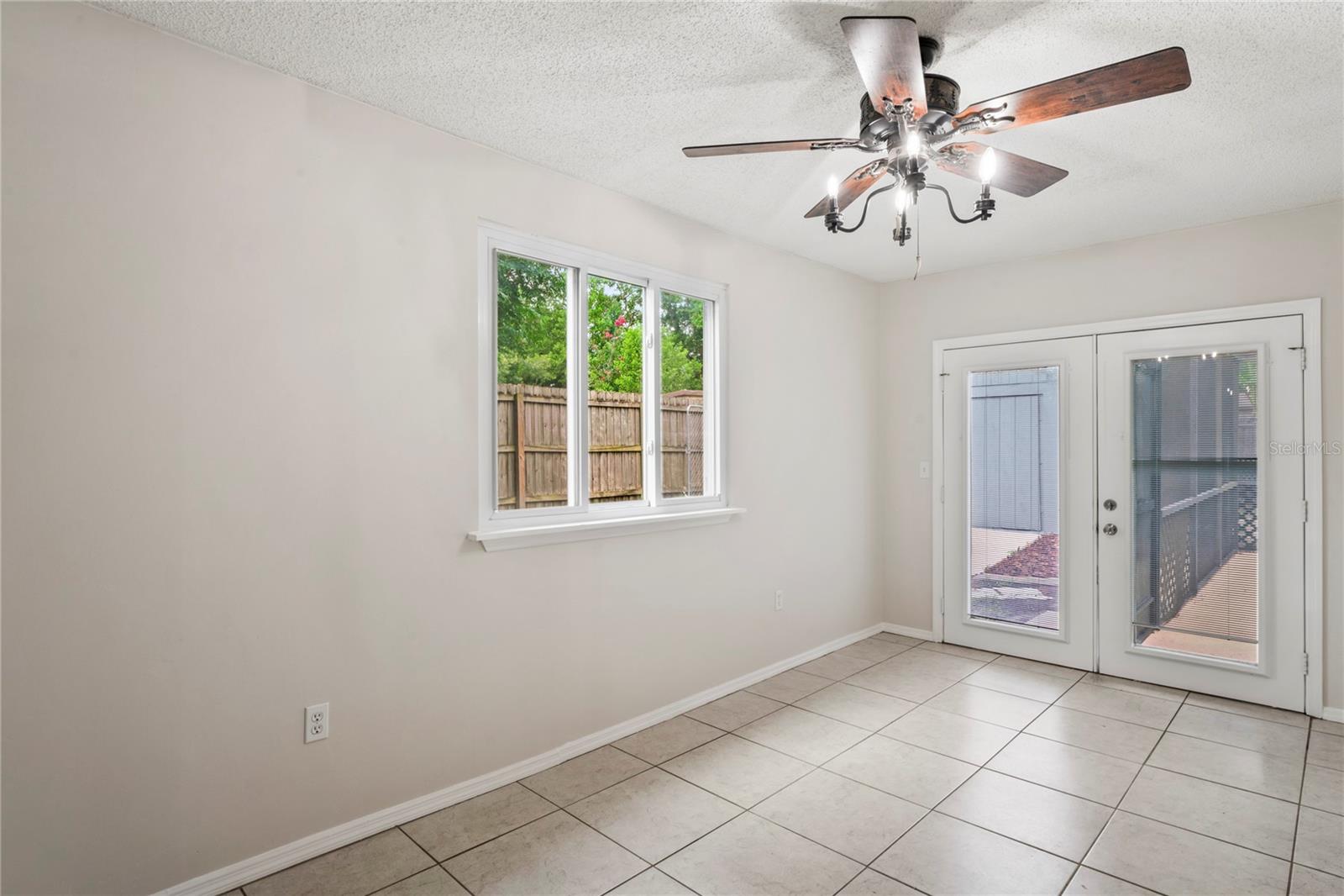 Image 22 of 60 For 1131 Bentley Avenue