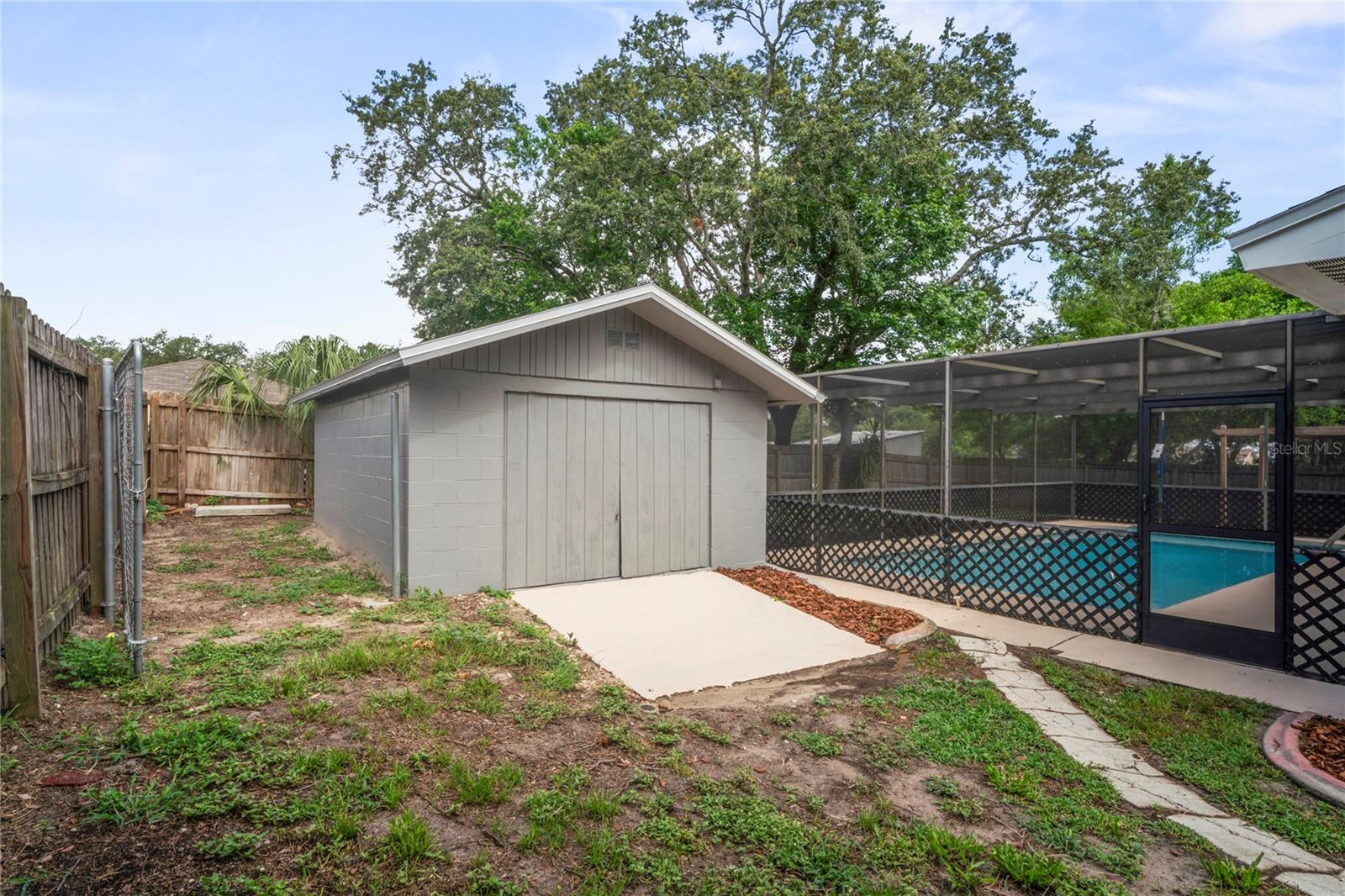 Image 43 of 60 For 1131 Bentley Avenue