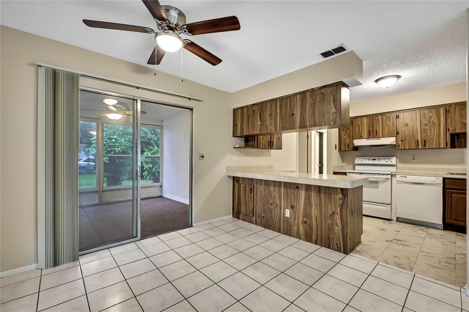 Listing photo id 8 for 2169 Danforth Road