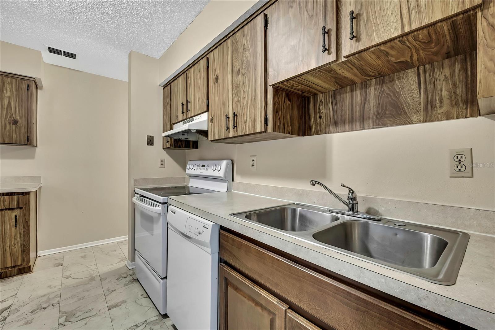 Listing photo id 10 for 2169 Danforth Road