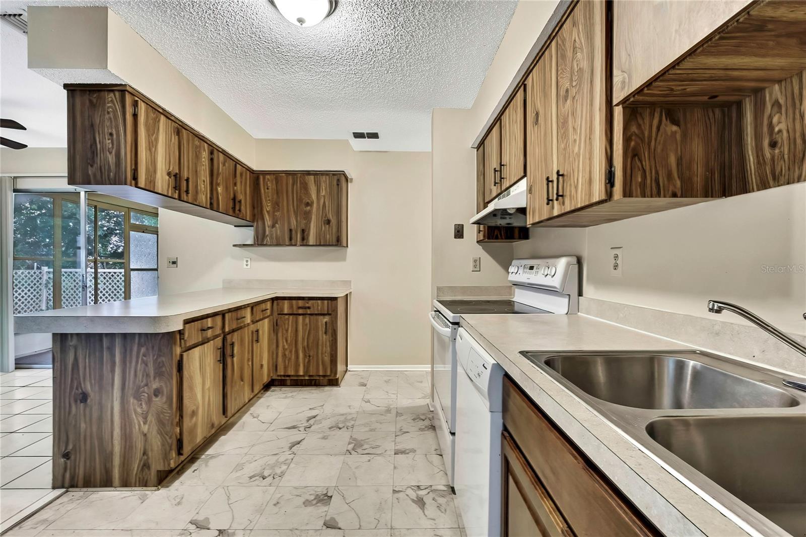 Listing photo id 11 for 2169 Danforth Road