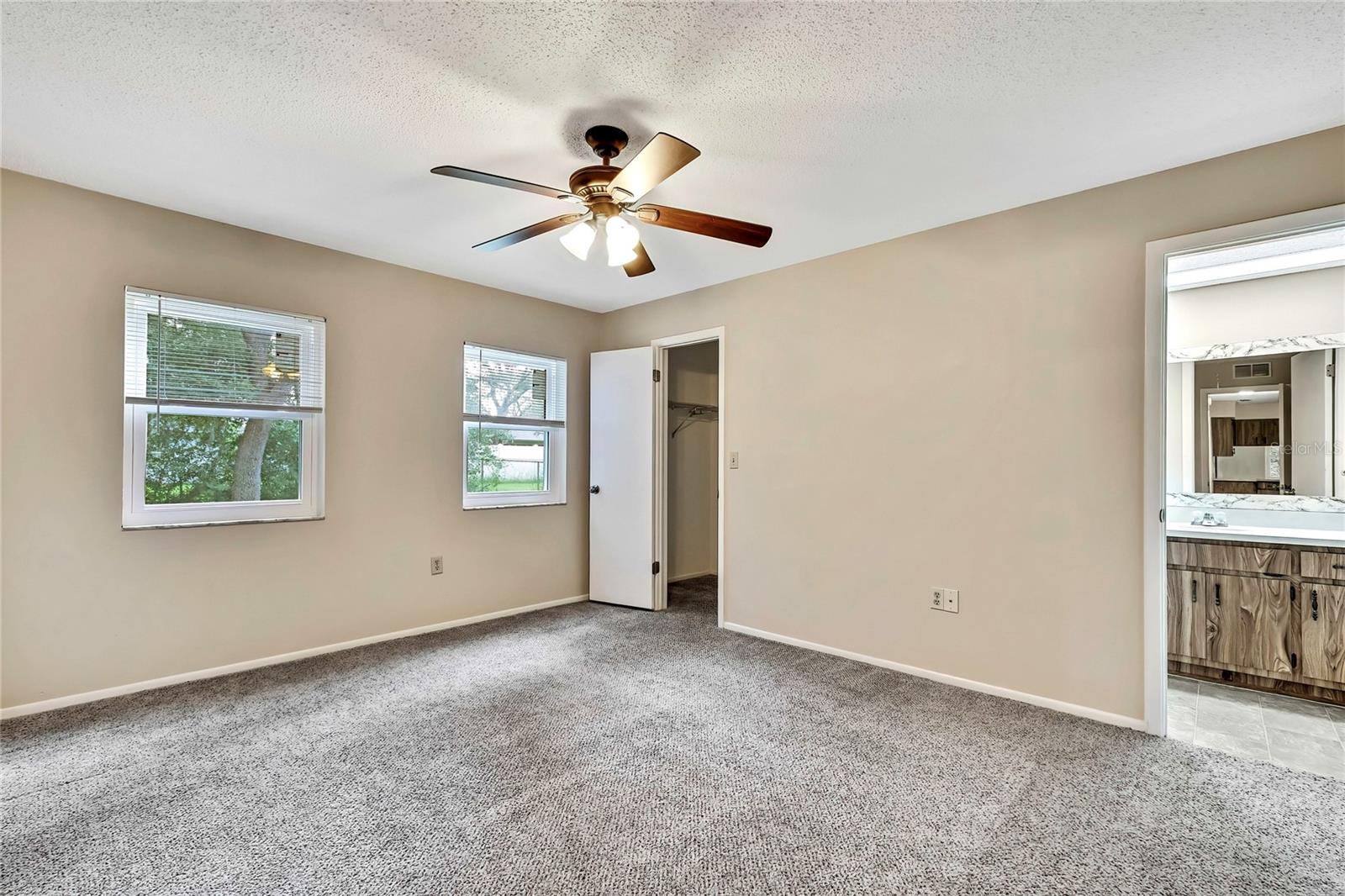 Listing photo id 13 for 2169 Danforth Road