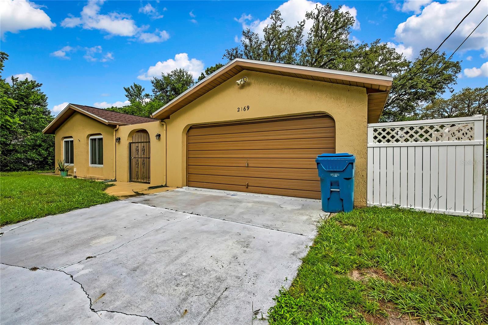 Listing photo id 0 for 2169 Danforth Road