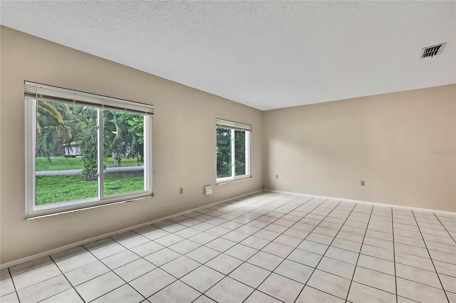 Listing photo id 3 for 2169 Danforth Road