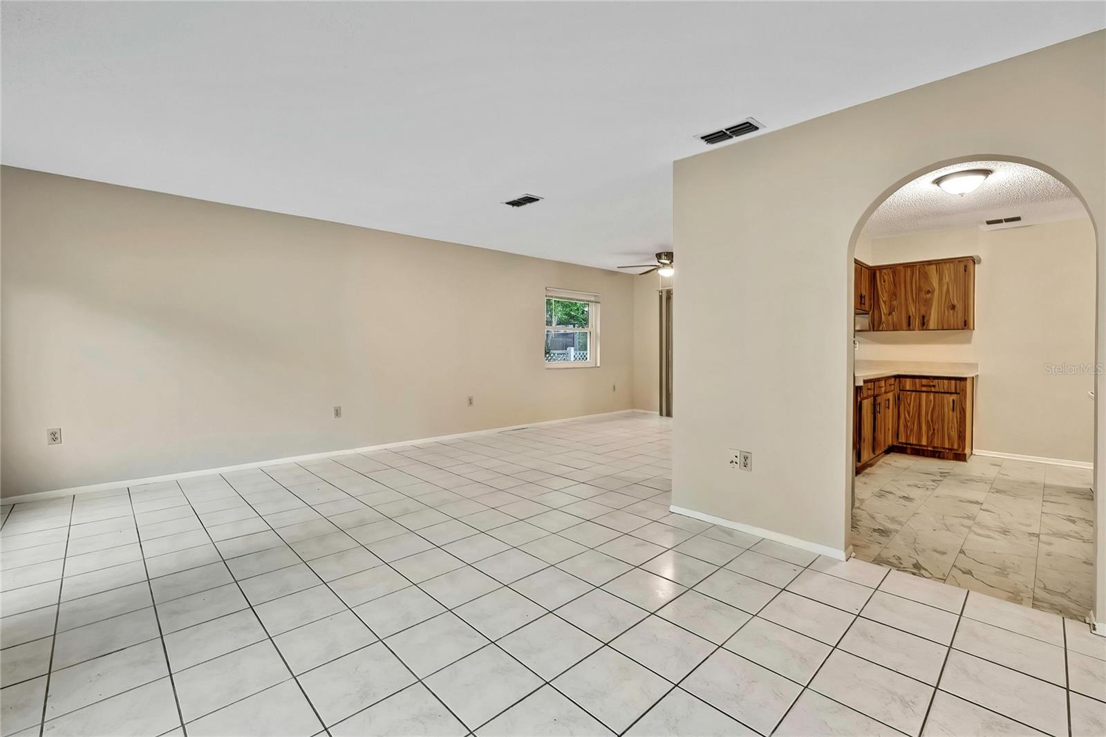 Listing photo id 5 for 2169 Danforth Road