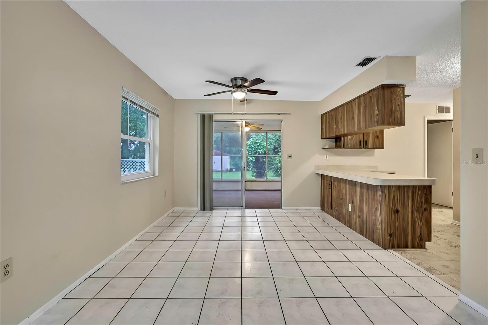 Listing photo id 7 for 2169 Danforth Road