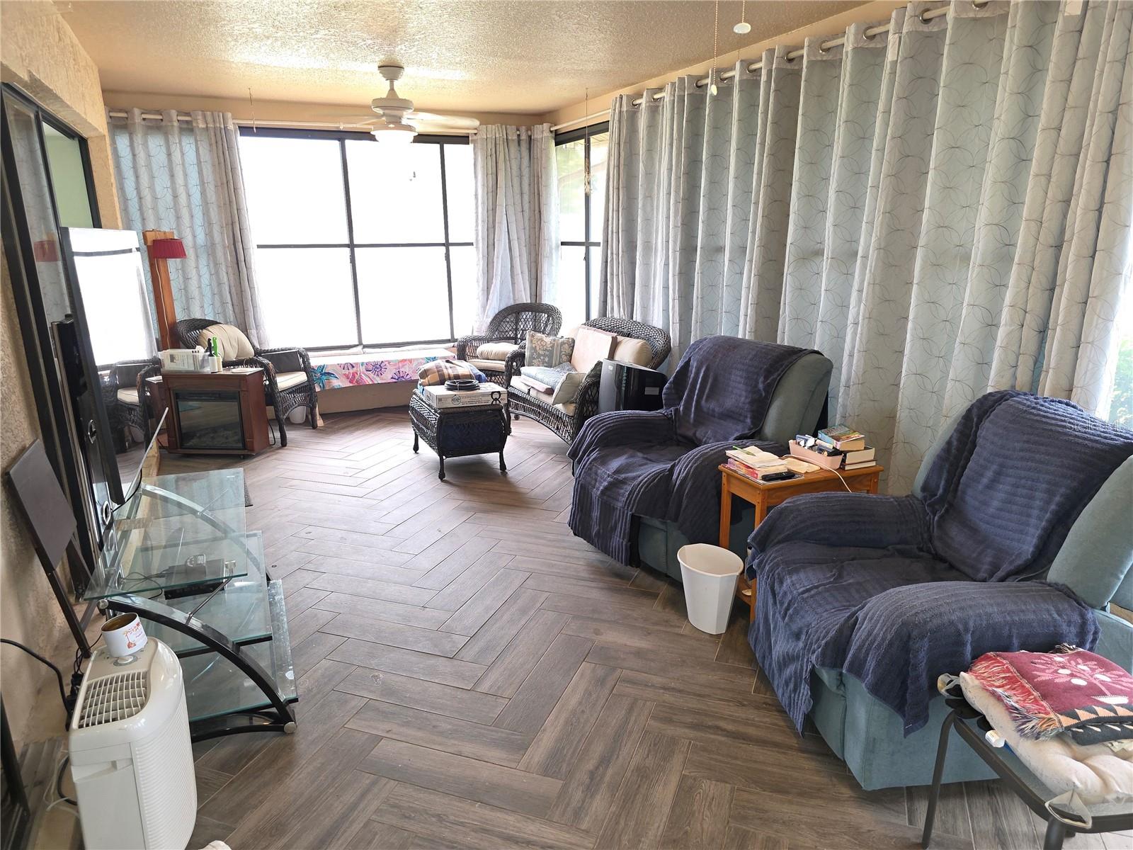 Image 22 of 28 For 9056 Horizon Drive