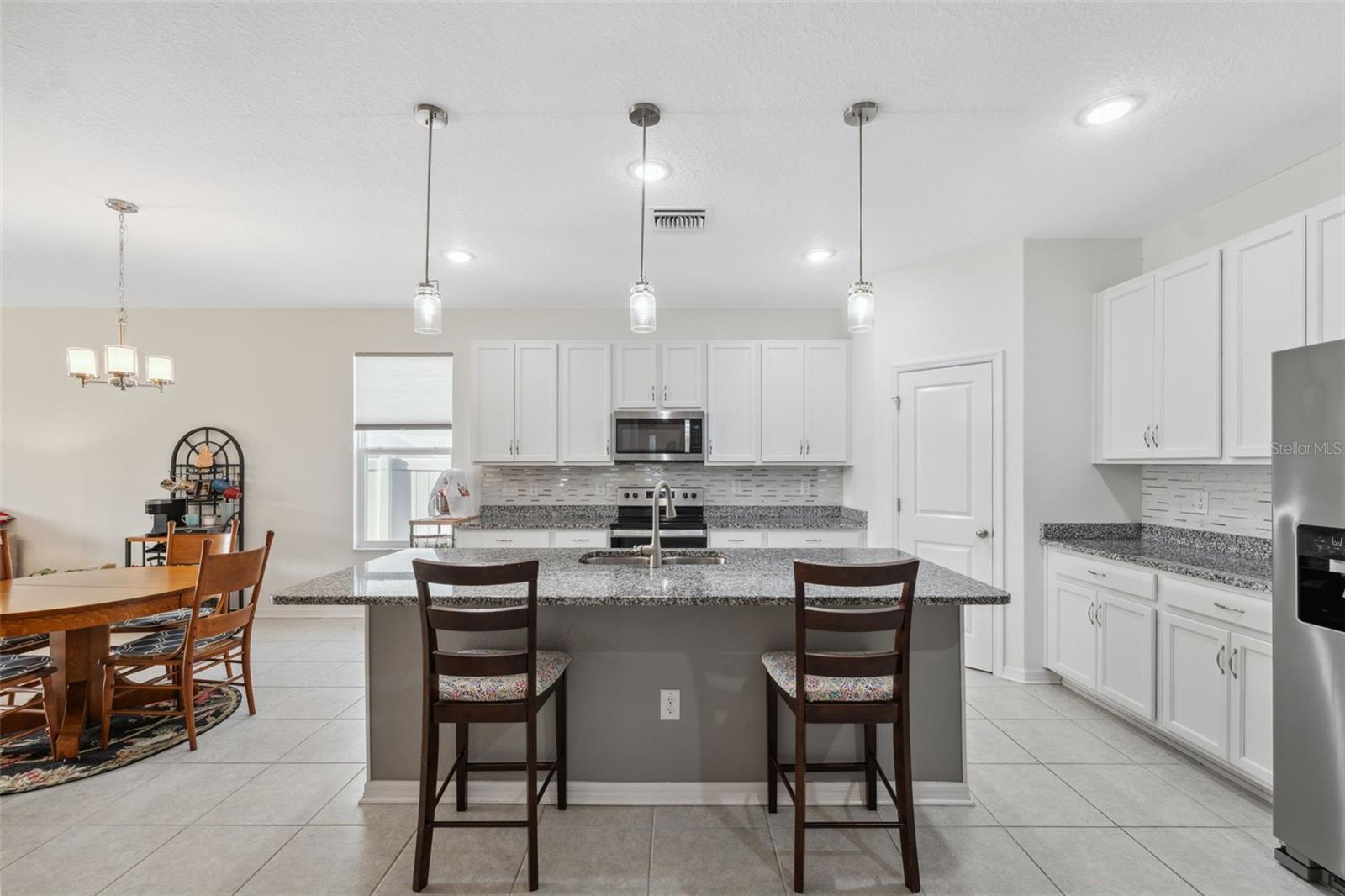 Image 13 of 47 For 1098 Old Windsor Way