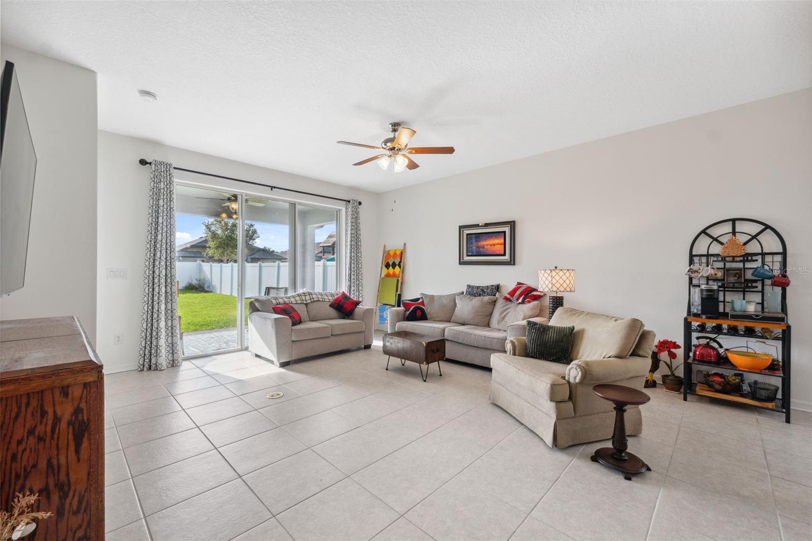 Image 14 of 47 For 1098 Old Windsor Way