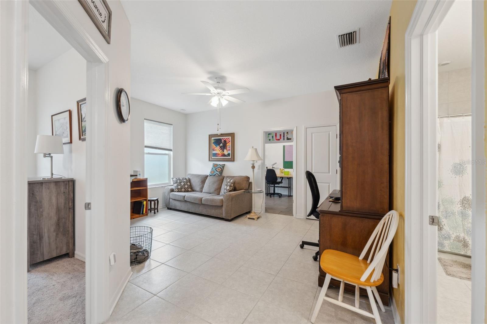 Image 15 of 47 For 1098 Old Windsor Way