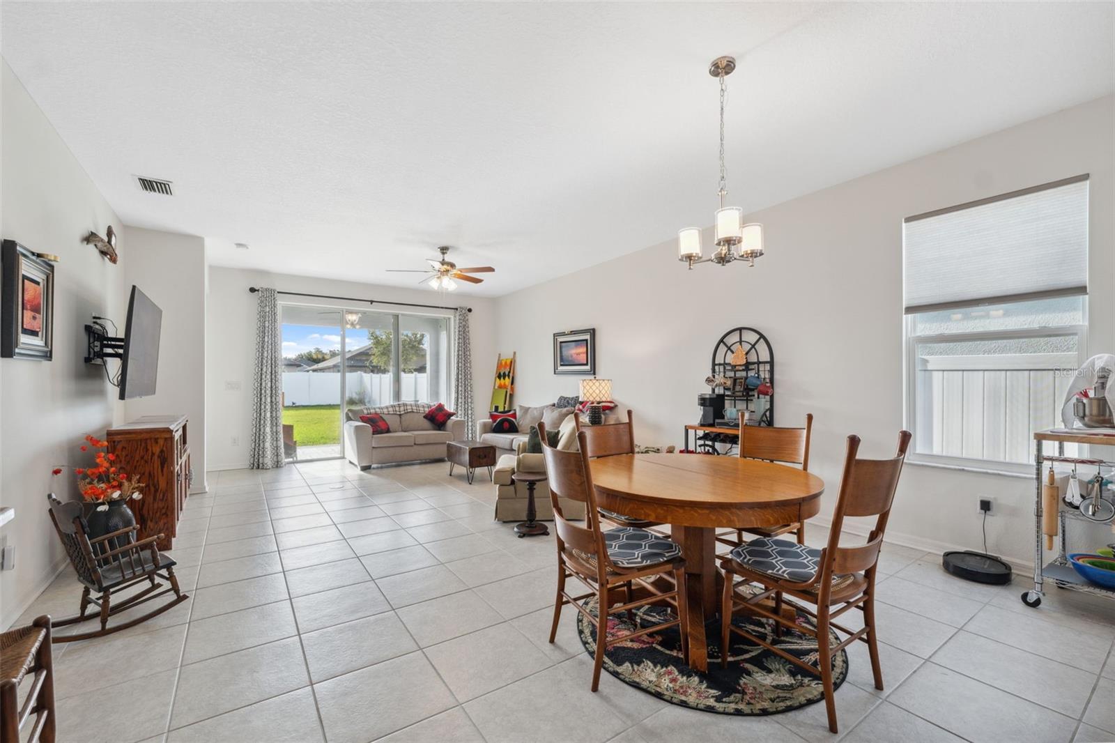 Image 17 of 47 For 1098 Old Windsor Way