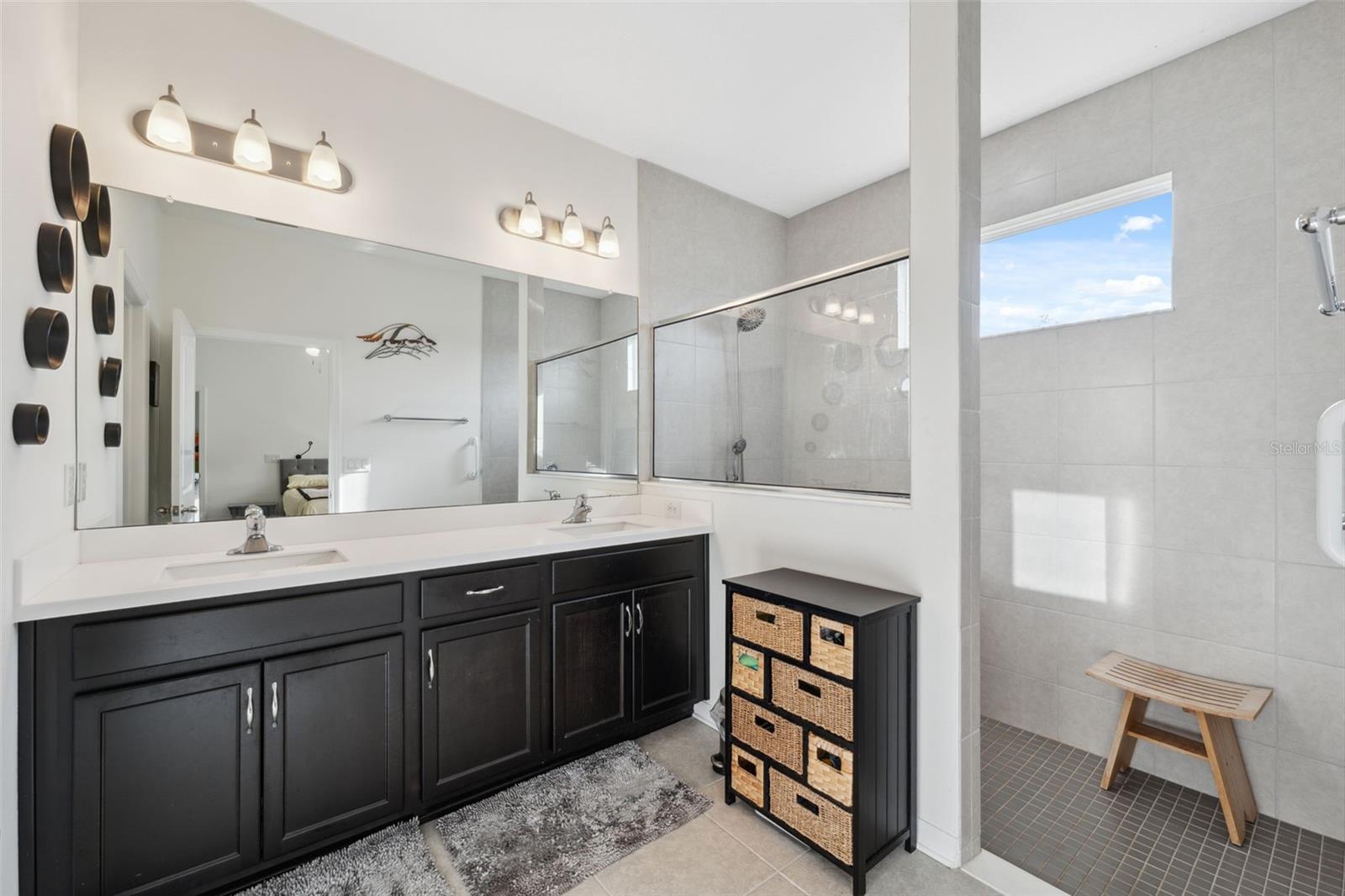 Image 21 of 47 For 1098 Old Windsor Way