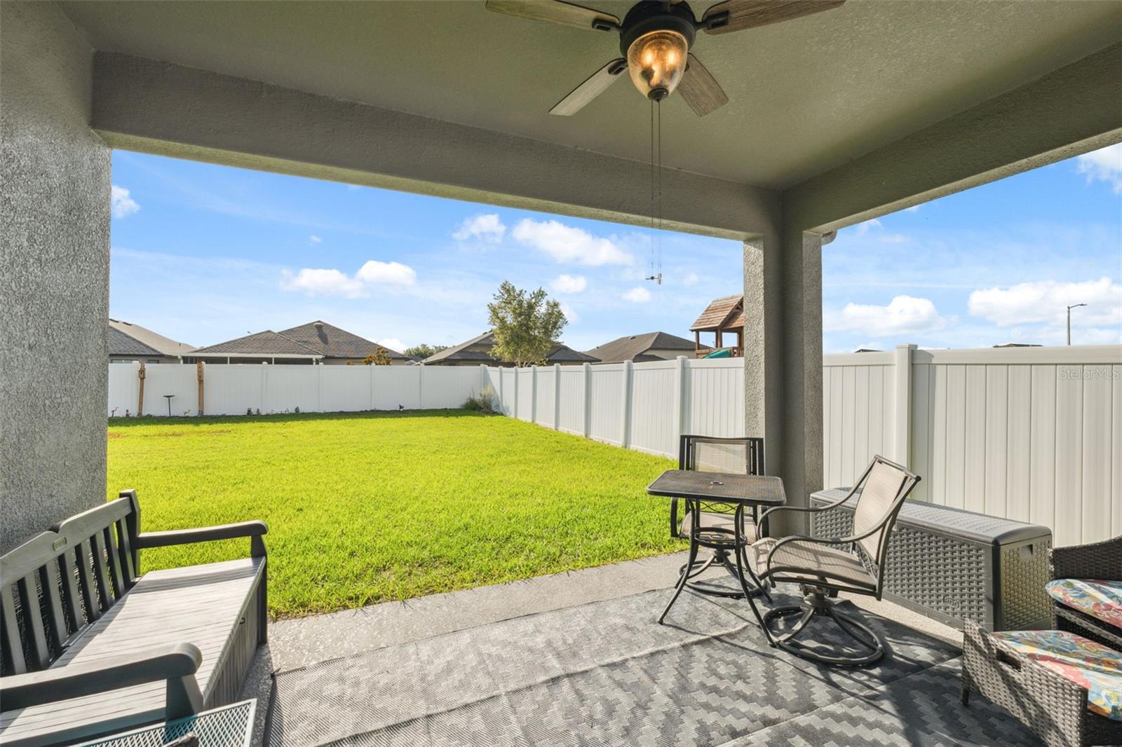 Image 32 of 47 For 1098 Old Windsor Way