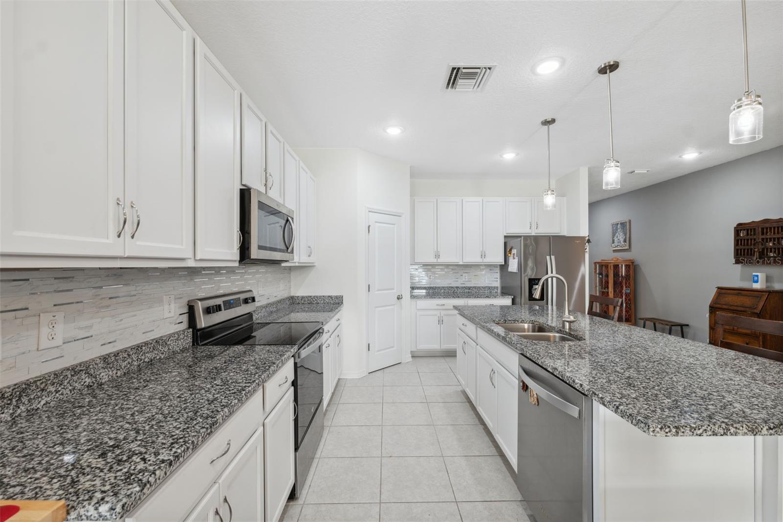 Image 7 of 47 For 1098 Old Windsor Way