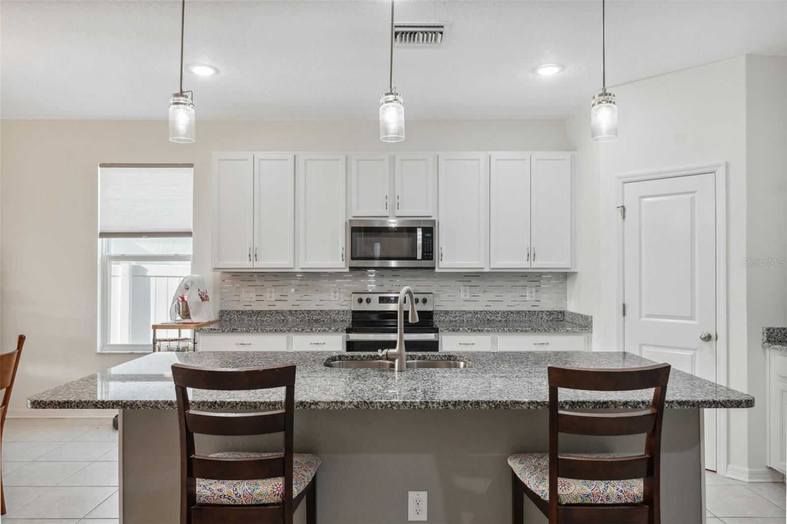 Image 8 of 47 For 1098 Old Windsor Way