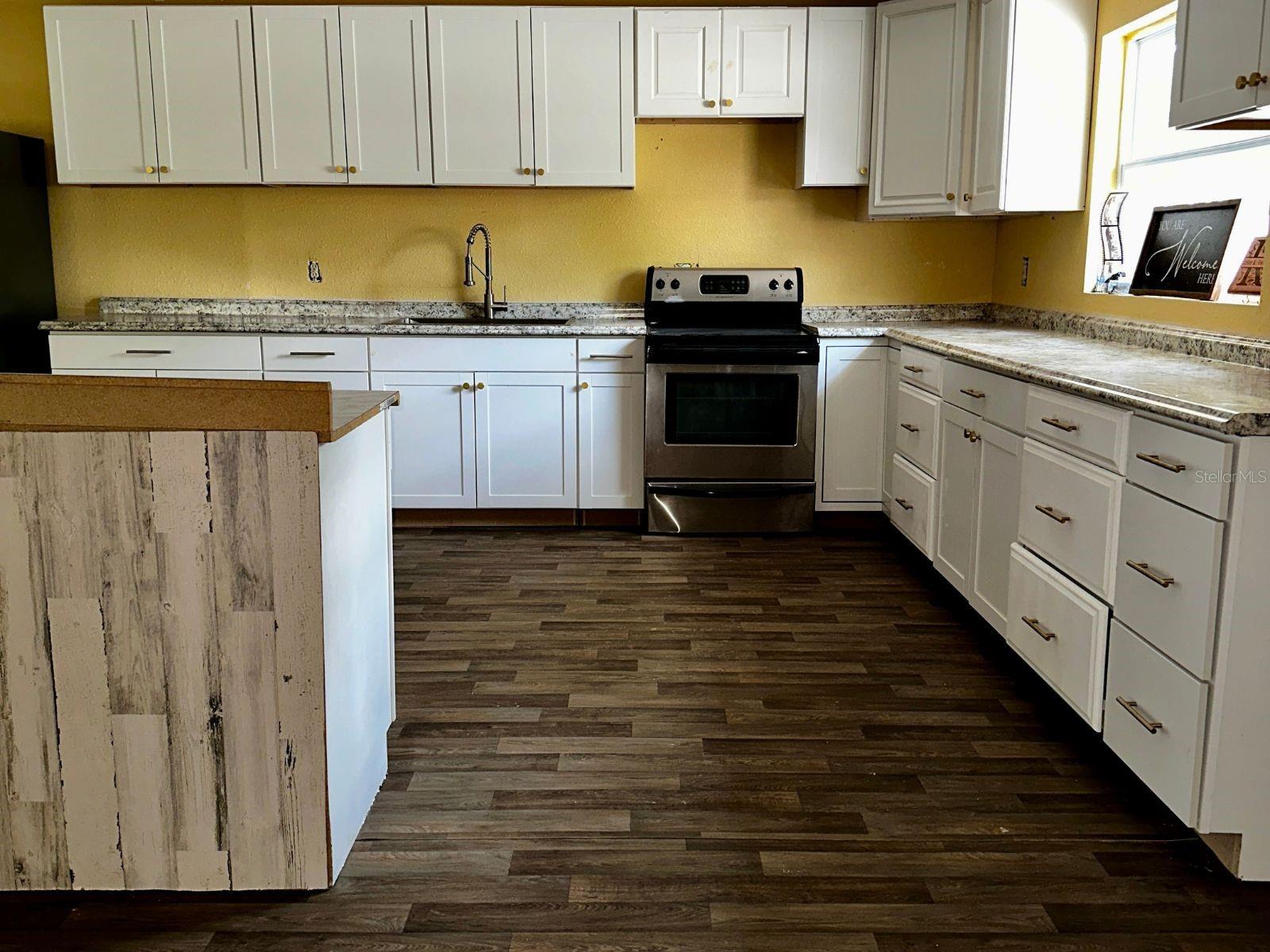 Image 19 of 41 For 723 Bayshore Drive