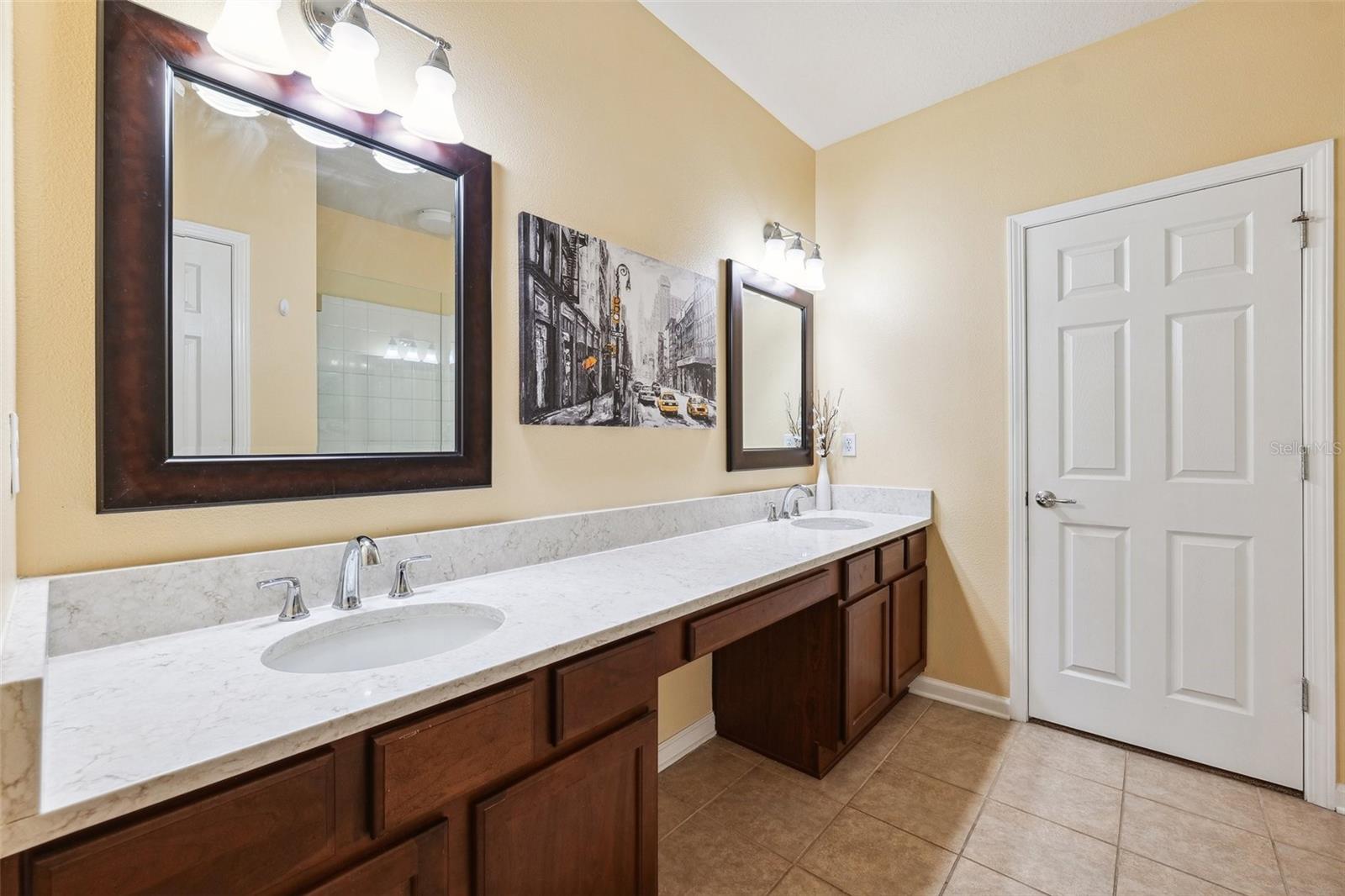 Image 21 of 41 For 2209 Kings Palace Drive 21-204