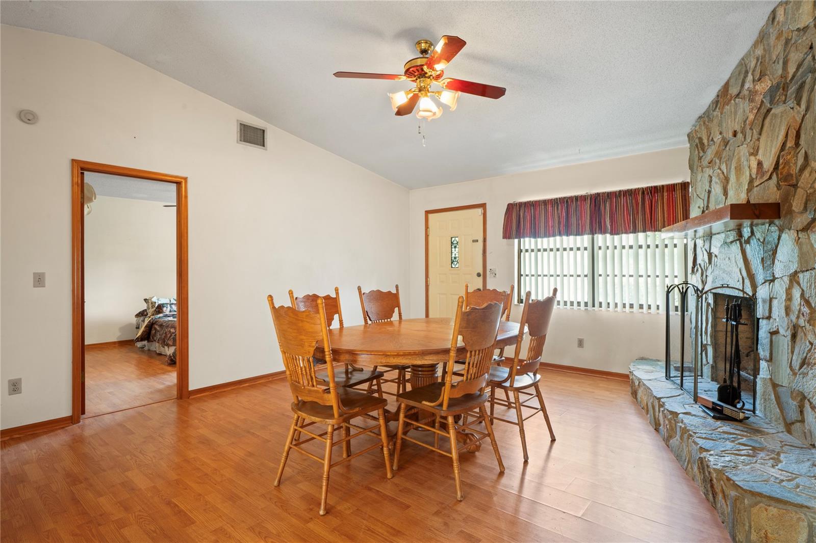 Image 9 of 70 For 13345 Convent Garden Road