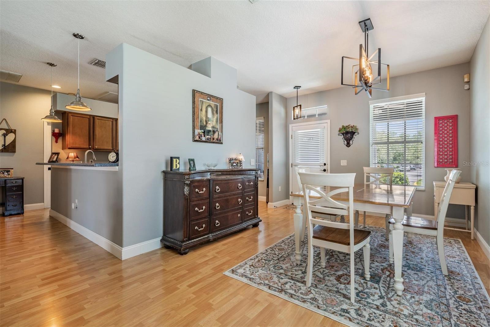 Listing photo id 8 for 3450 Ferrell Street