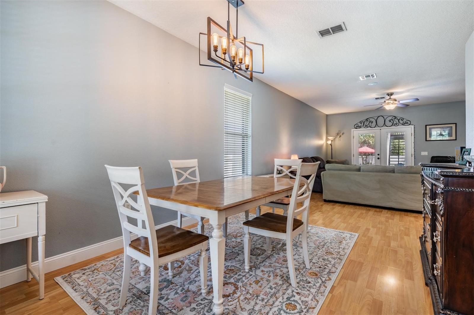 Listing photo id 9 for 3450 Ferrell Street