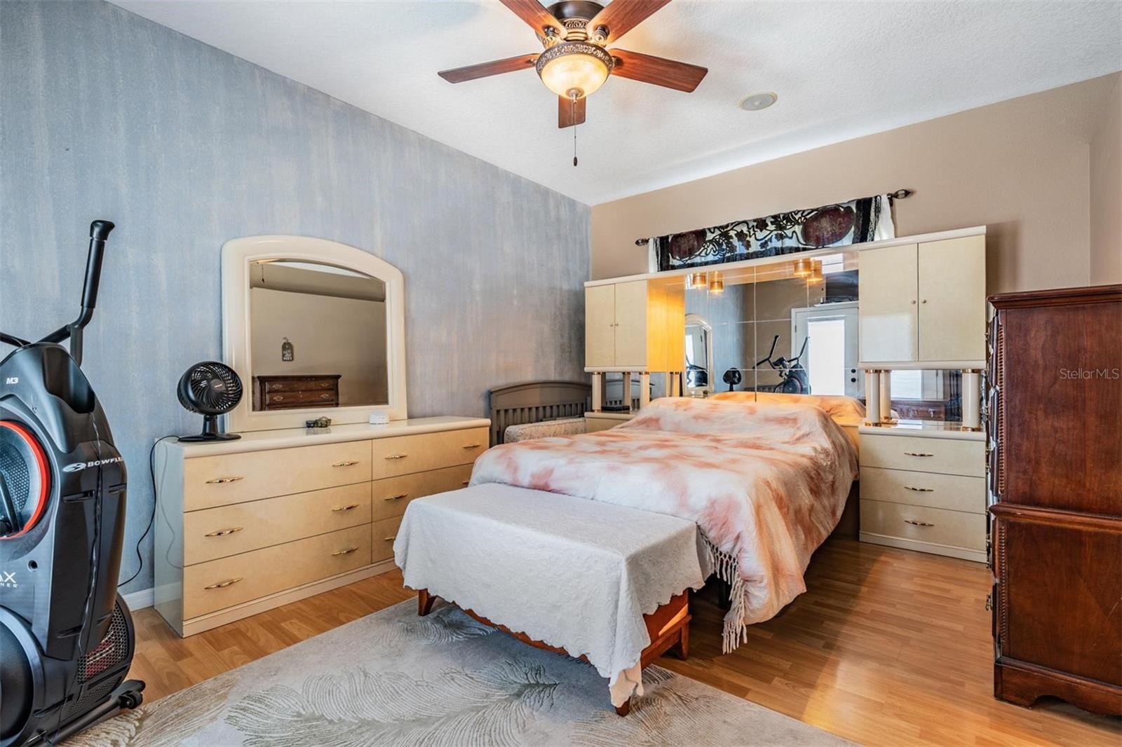 Listing photo id 11 for 3450 Ferrell Street