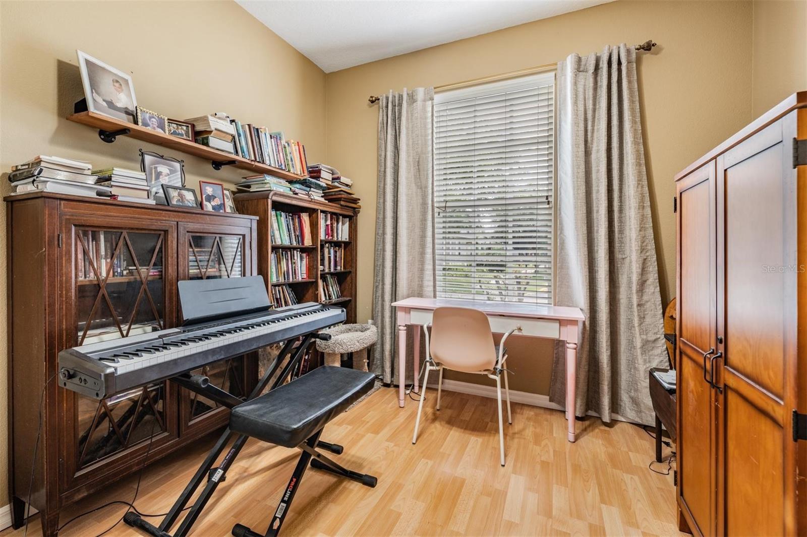 Listing photo id 14 for 3450 Ferrell Street