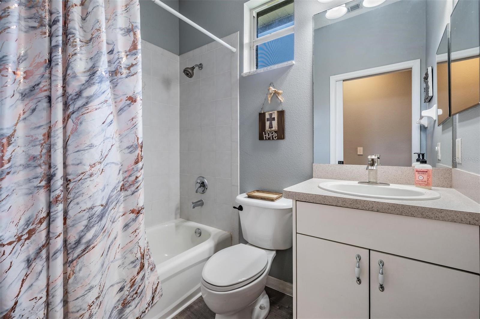 Listing photo id 15 for 3450 Ferrell Street