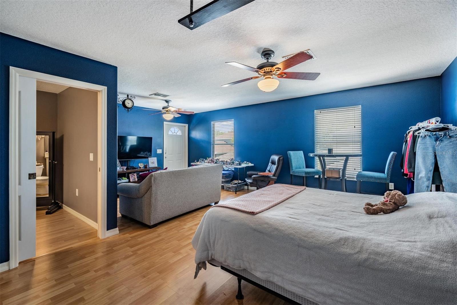 Listing photo id 18 for 3450 Ferrell Street