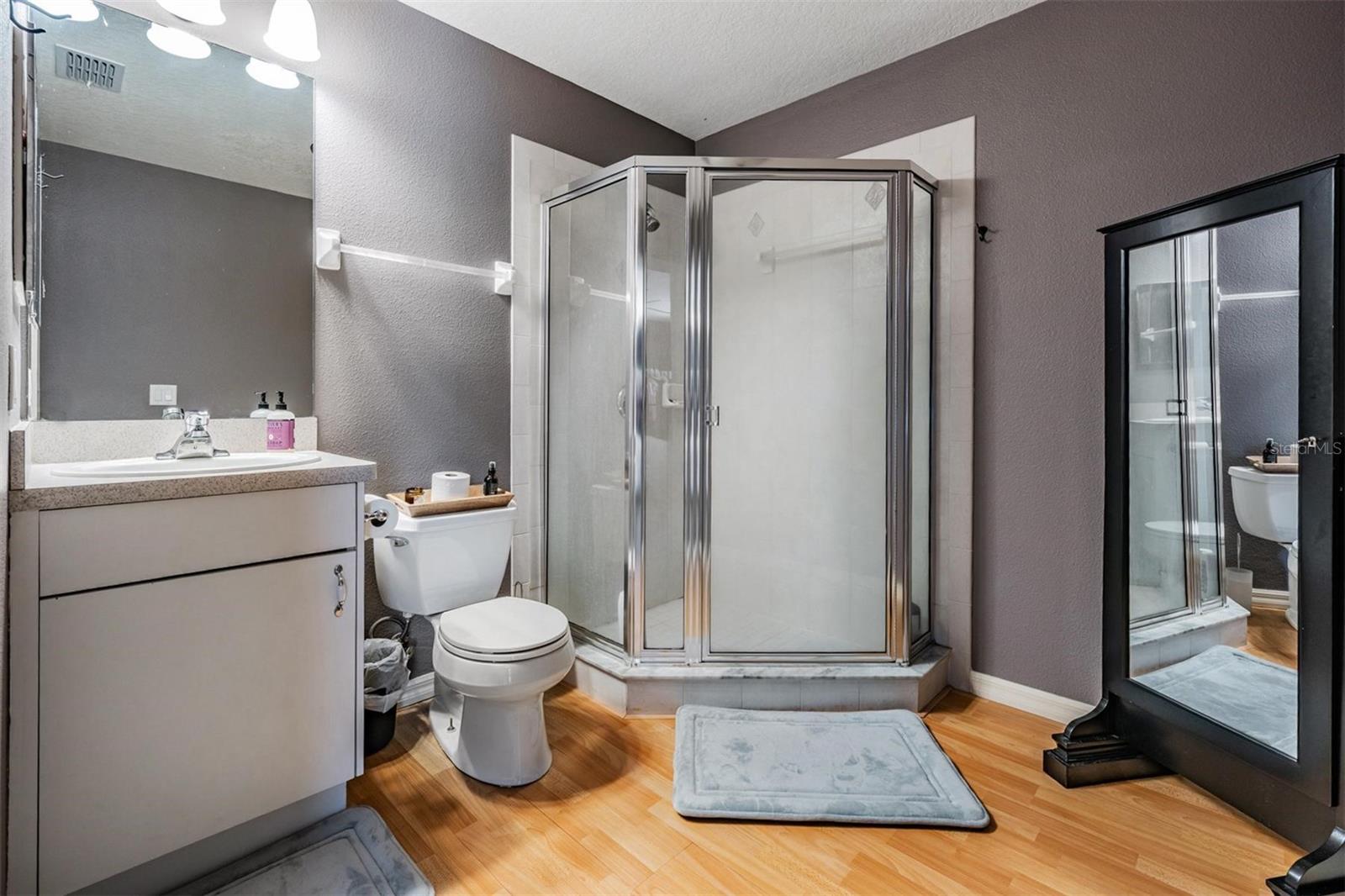 Listing photo id 19 for 3450 Ferrell Street