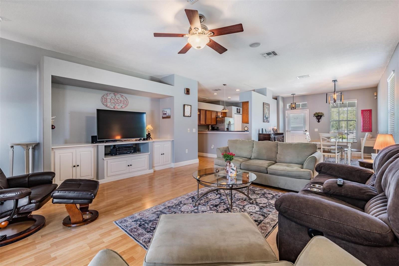 Listing photo id 2 for 3450 Ferrell Street