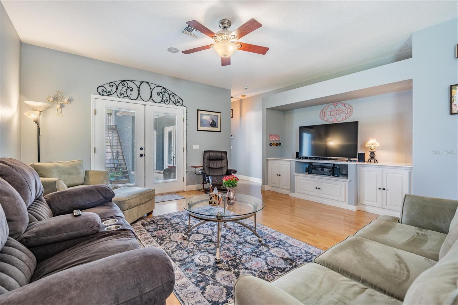 Listing photo id 3 for 3450 Ferrell Street