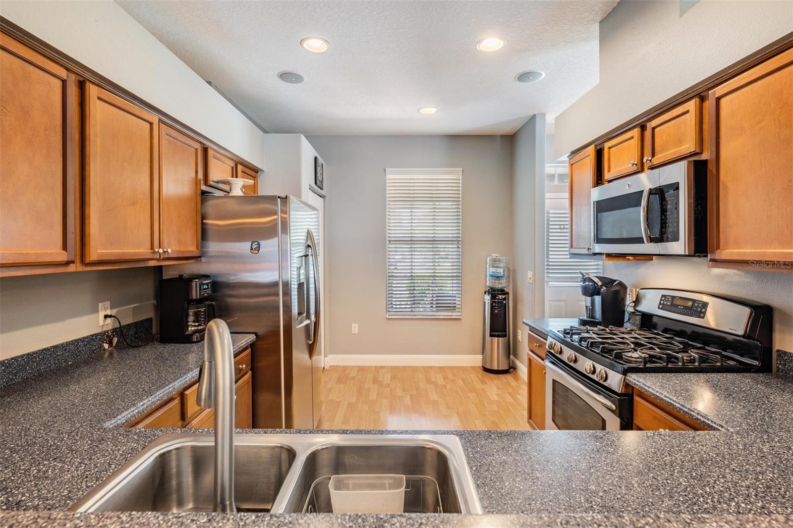 Listing photo id 7 for 3450 Ferrell Street