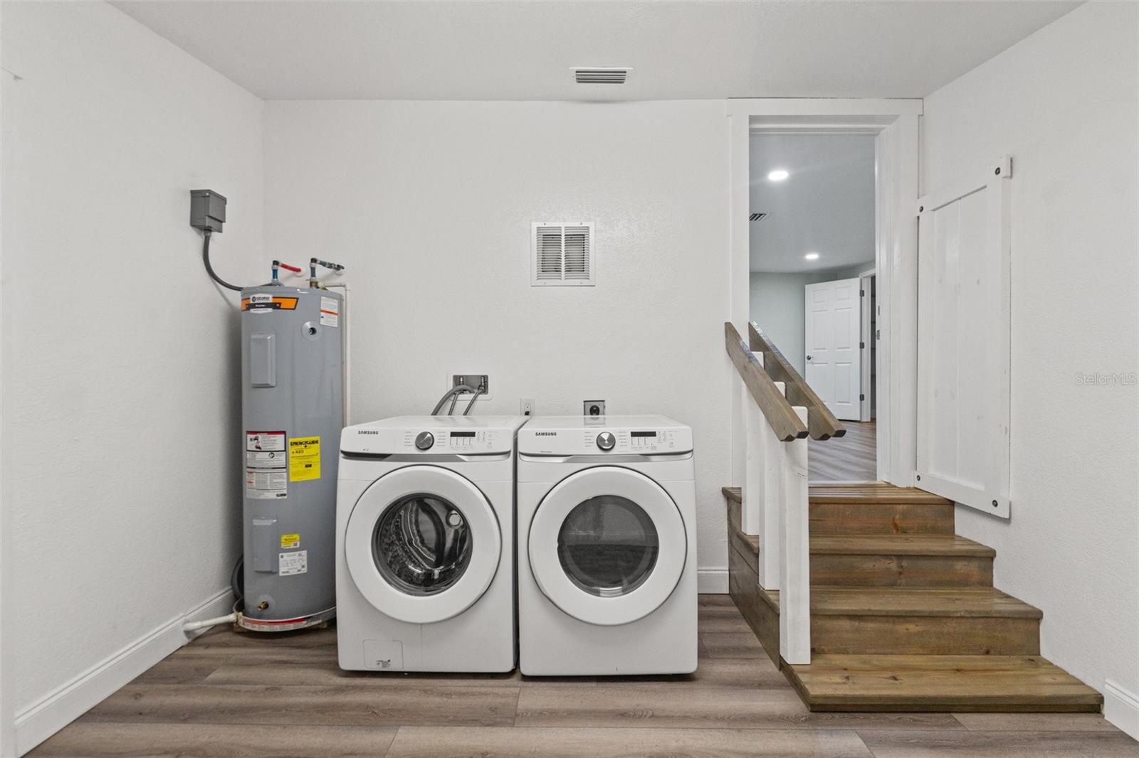 Image 33 of 43 For 5724 Casson Avenue