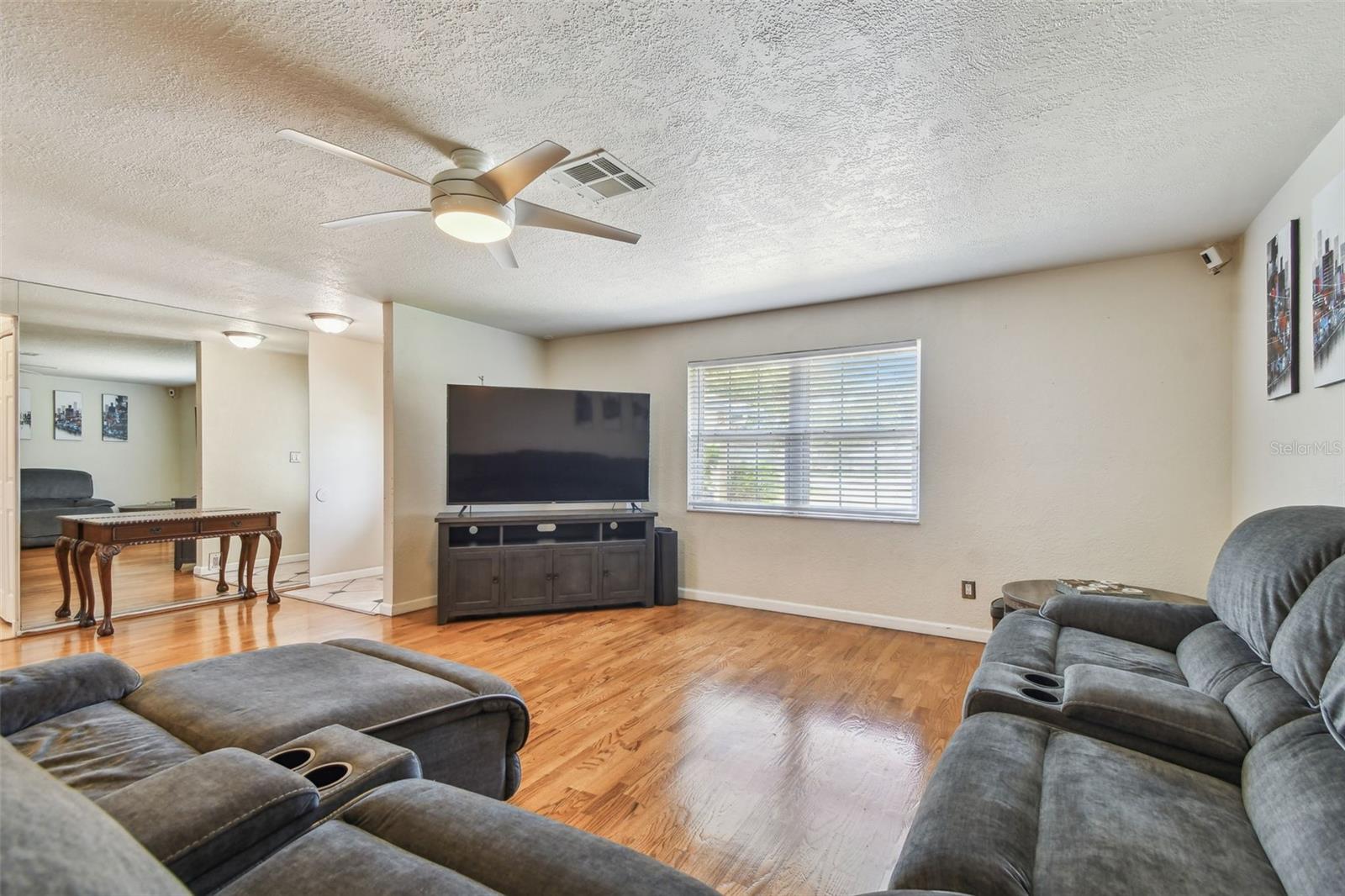 Image 11 of 63 For 1071 Lexington Court