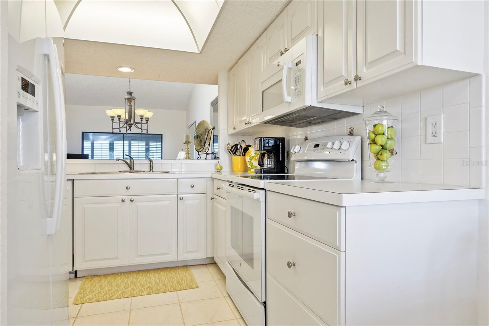 Image 11 of 59 For 4550 Bay Boulevard 1256