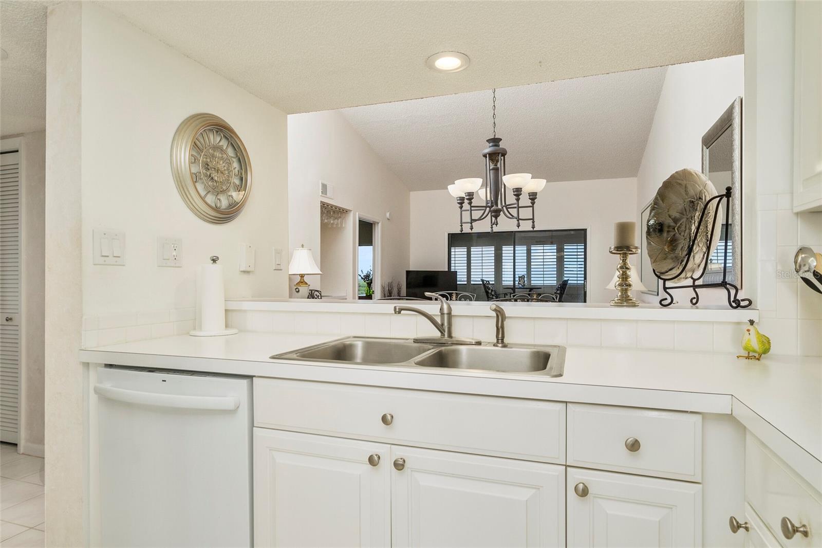 Image 13 of 59 For 4550 Bay Boulevard 1256
